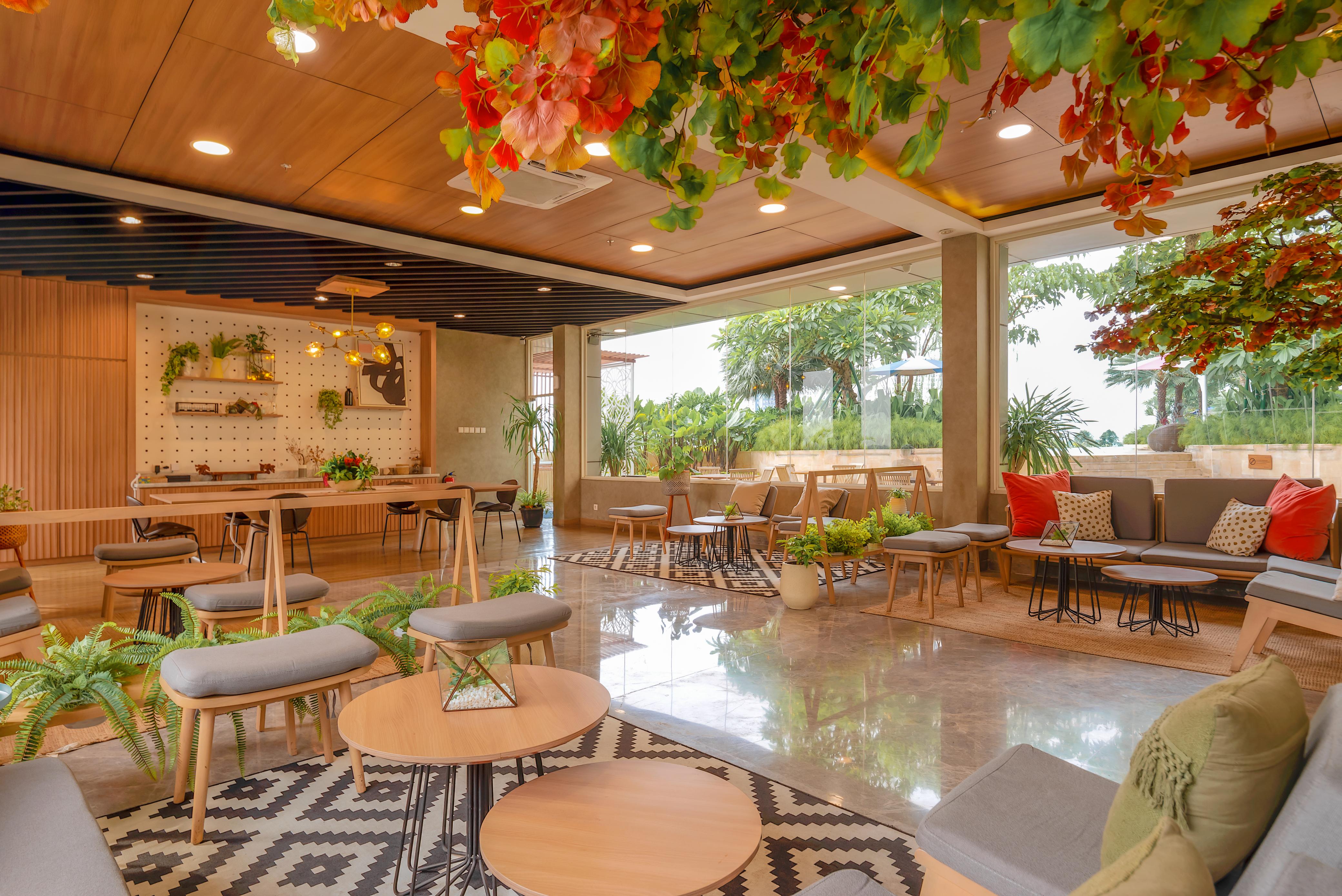 Infinity Swimming Pool - Photo 2